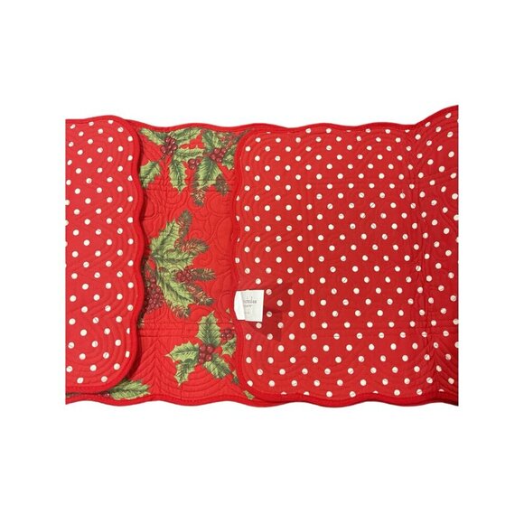 St. Nicholas Square Holly & Berries Quilted Table Runner 100% Cotton Reversible - Picture 3 of 5